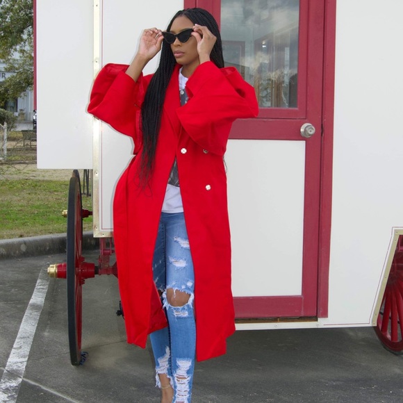 This trench is full luxury!! Red trench with pockets and caps inspired. - Picture 2 of 2
